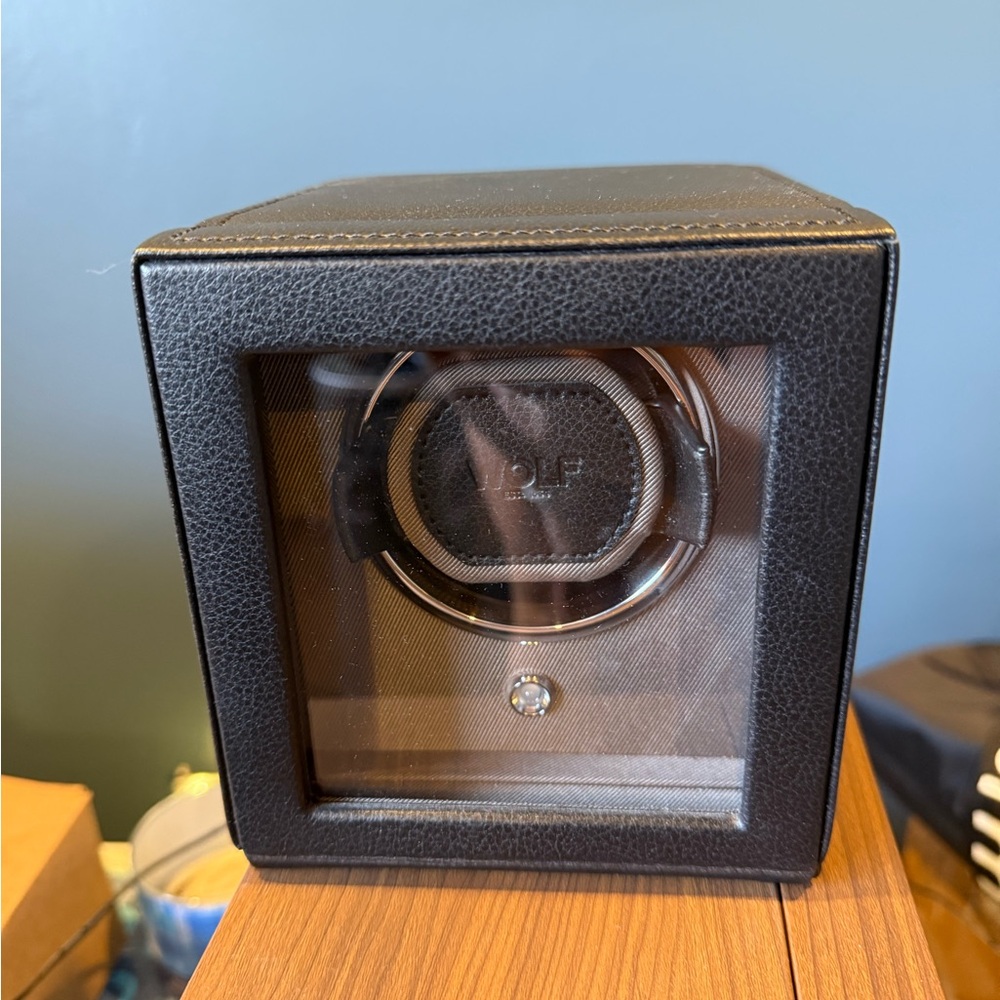 WOLF Black Leather Single Watch Winder